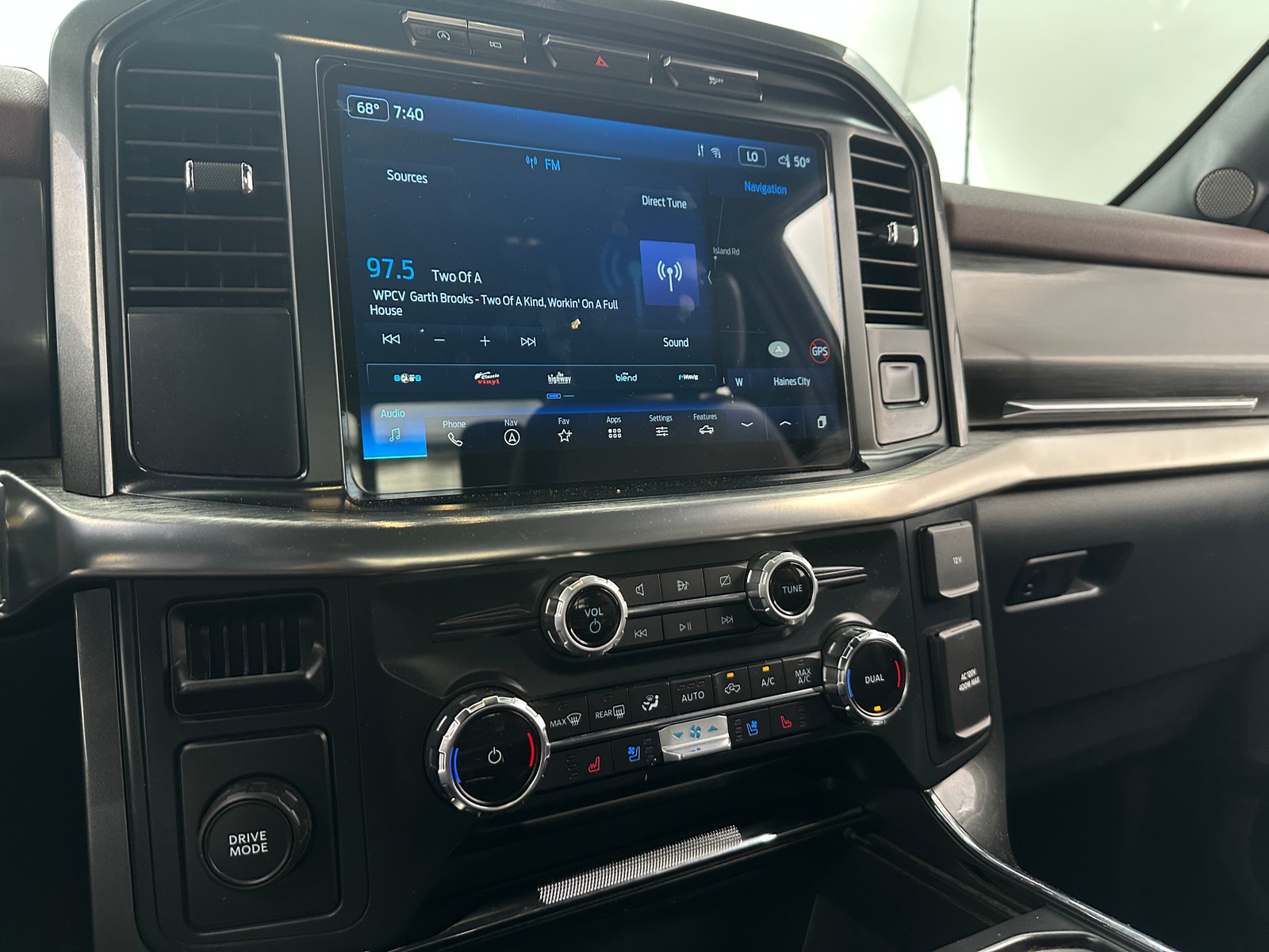 Thumbnail: 2022 Ford Econoline - 3