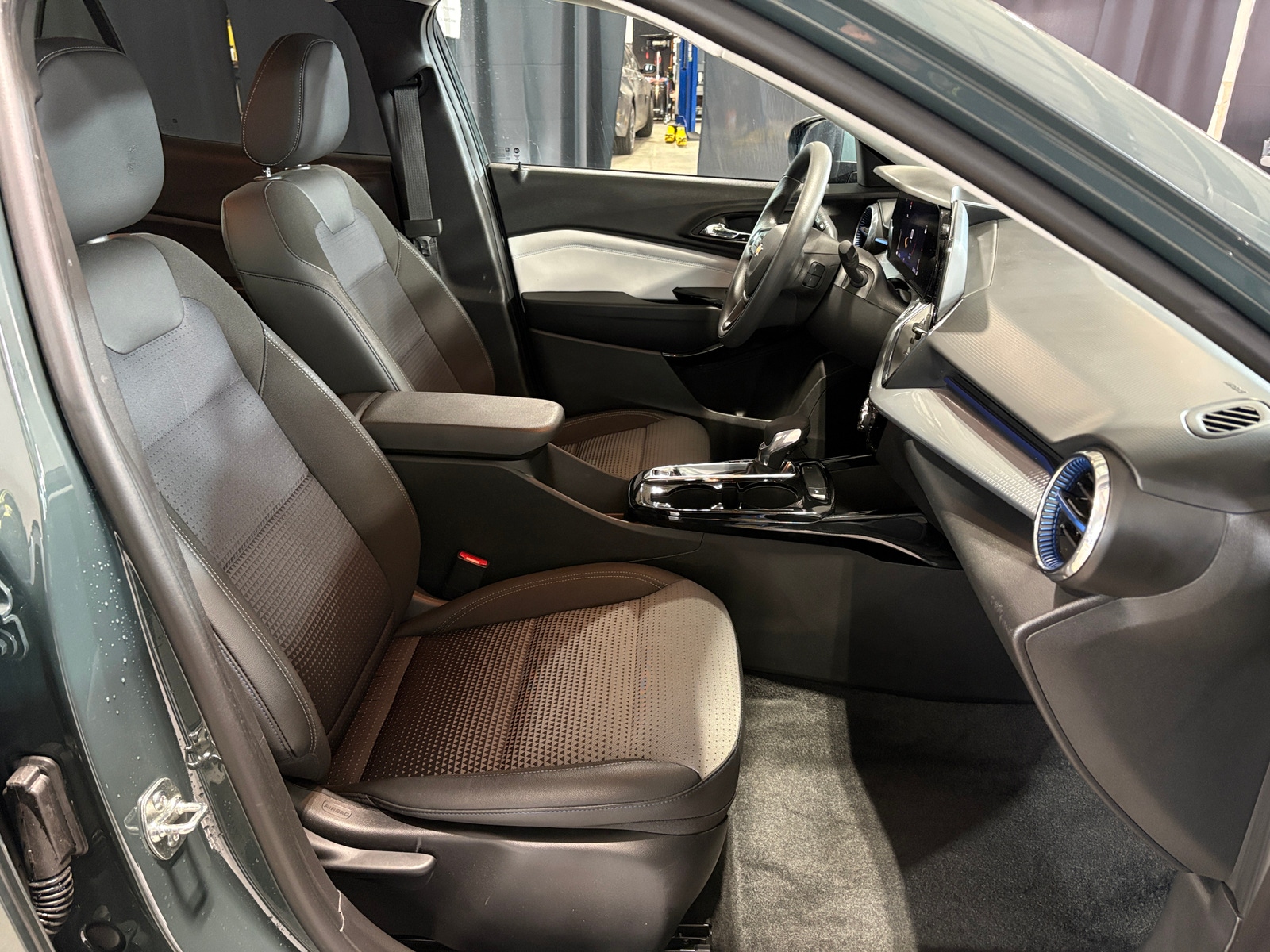 Thumbnail: 2025 Chevrolet Trax - 2