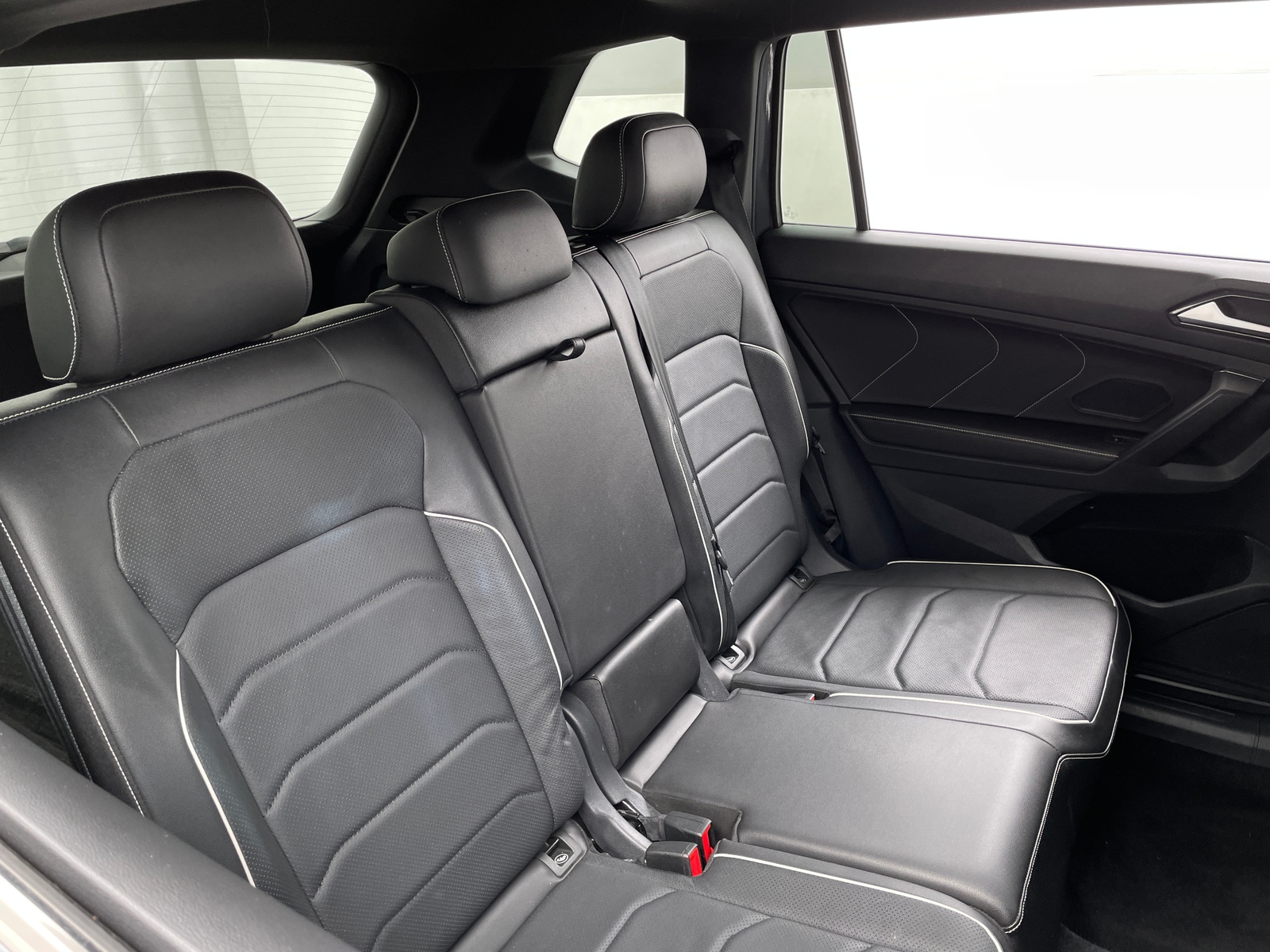 Thumbnail: 2022 Volkswagen Tiguan - 5