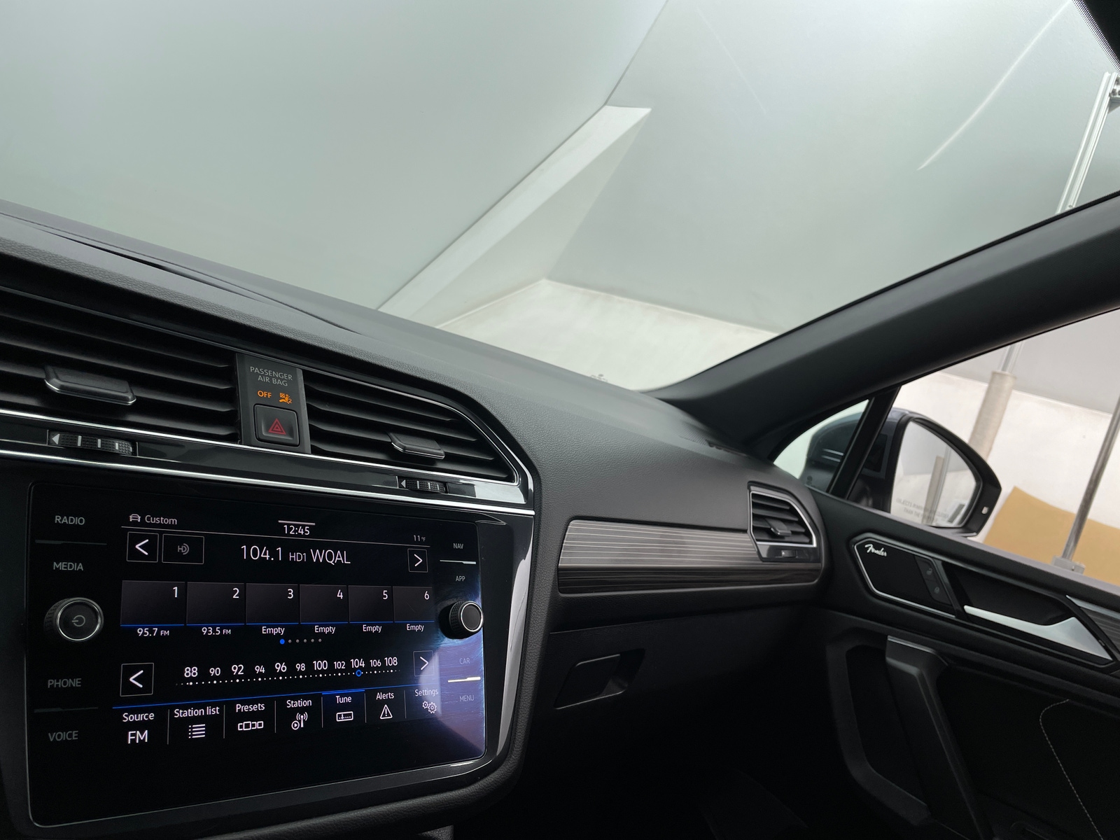 Thumbnail: 2022 Volkswagen Tiguan - 3