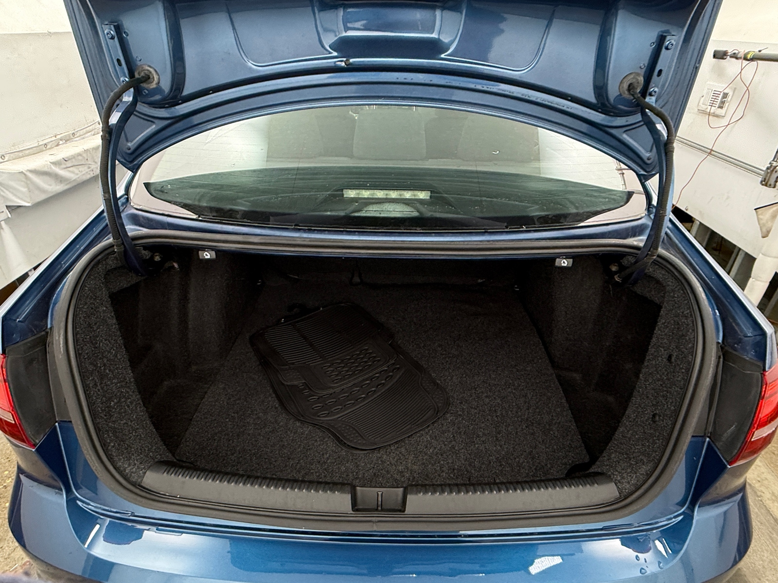 Thumbnail: 2017 Volkswagen Jetta - 6