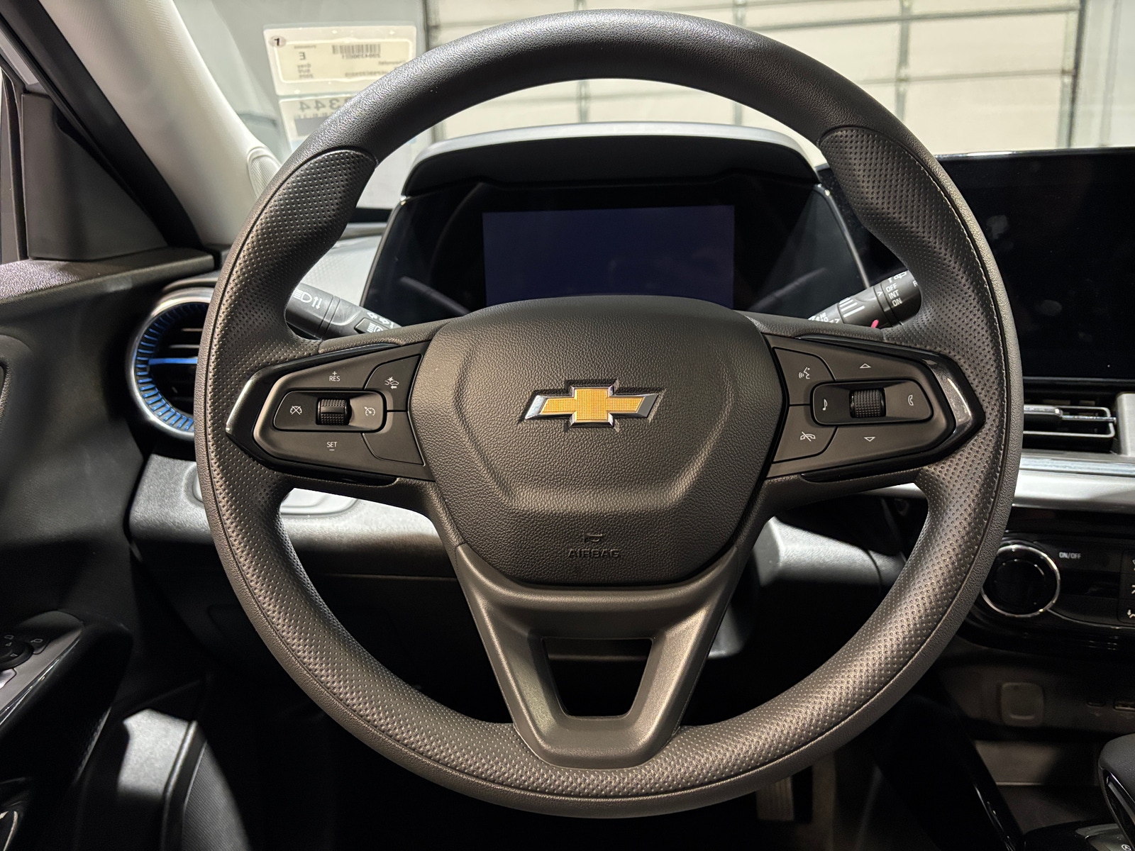 Thumbnail: 2025 Chevrolet Trax - 5