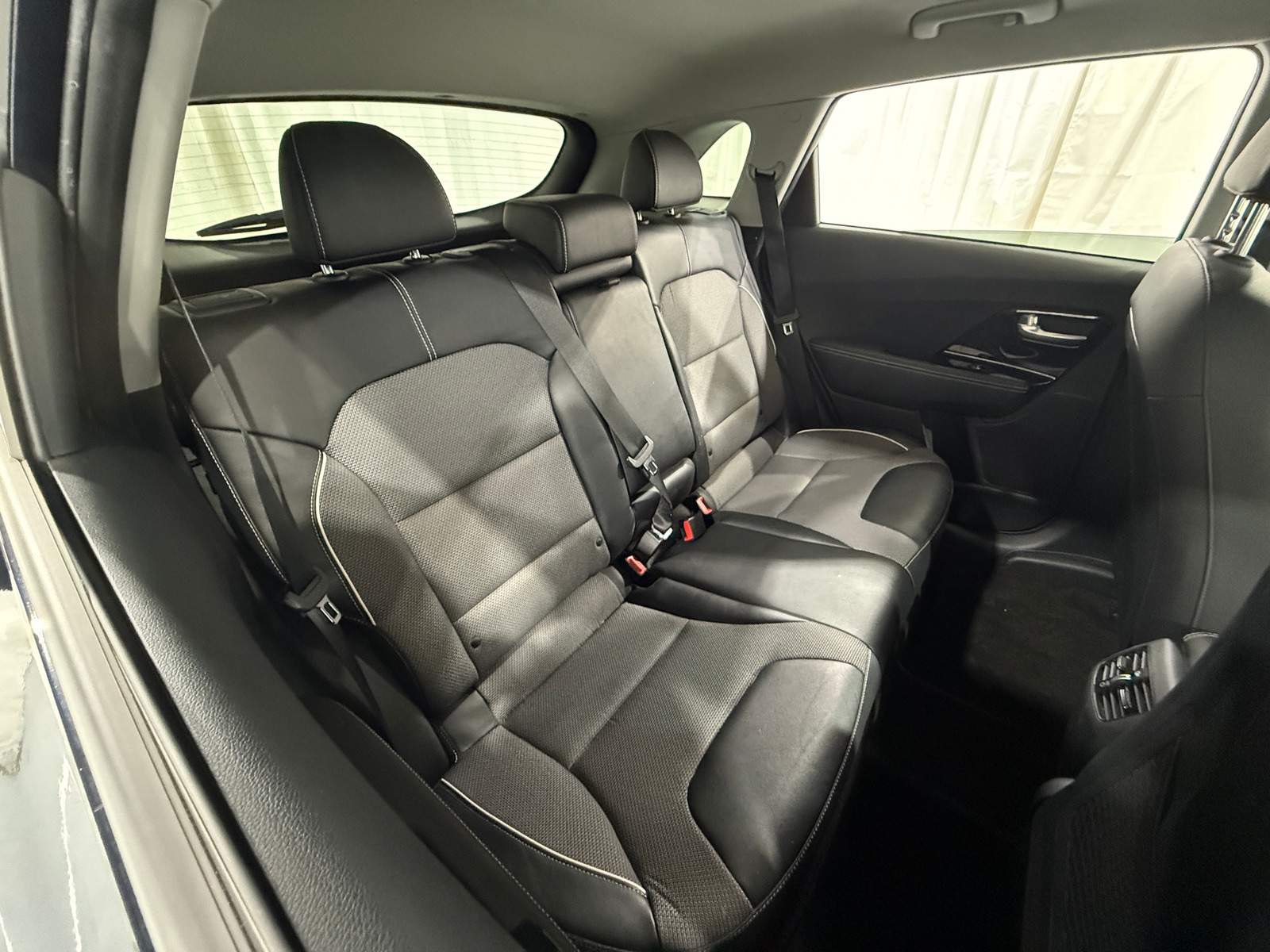 Thumbnail: 2020 Kia Niro - 6