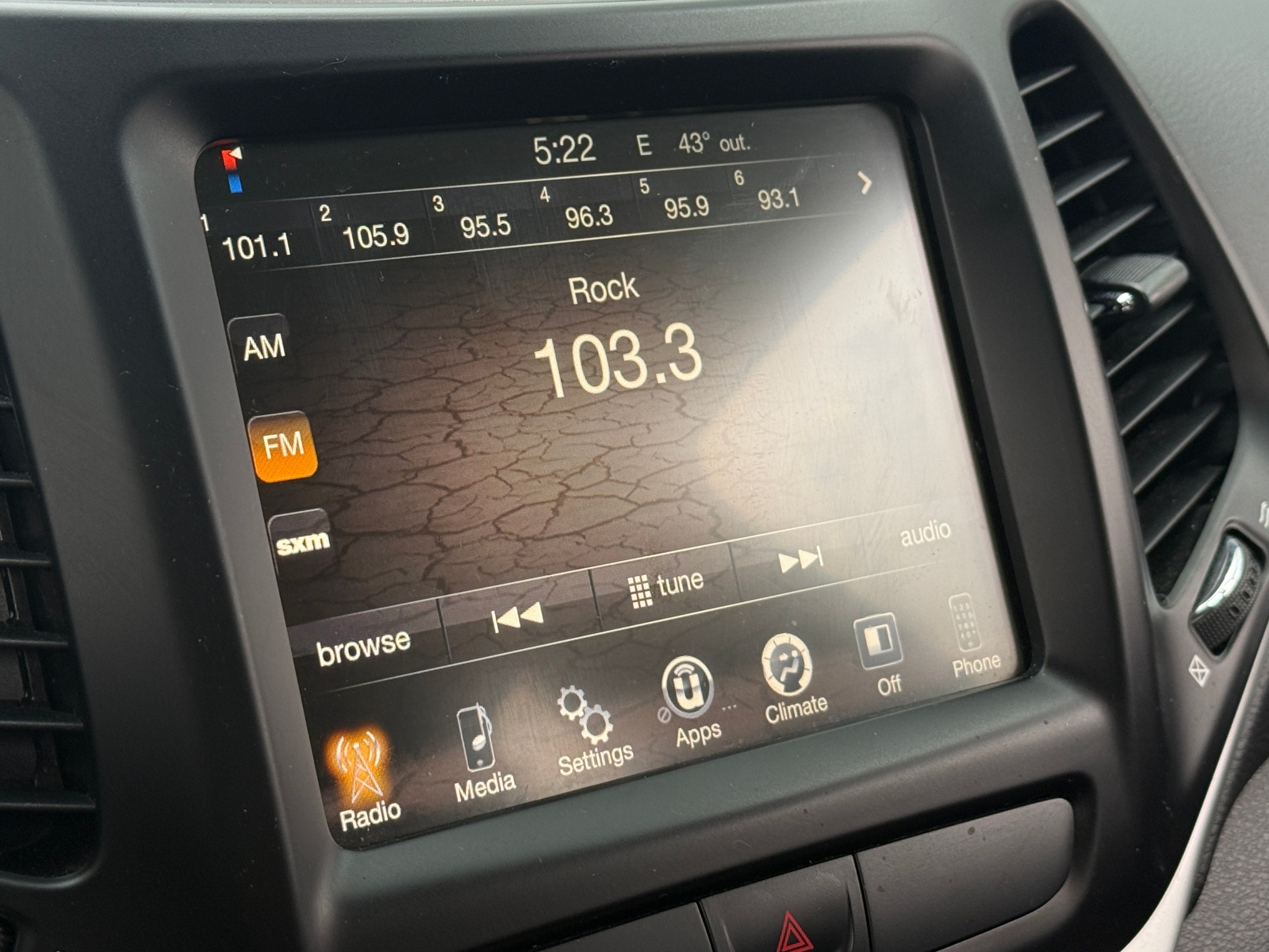 Thumbnail: 2015 Jeep Cherokee - 4