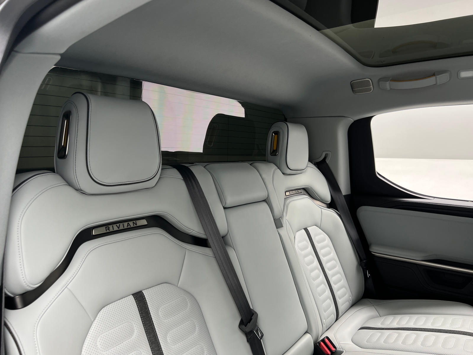 Thumbnail: 2025 Rivian R1T - 5