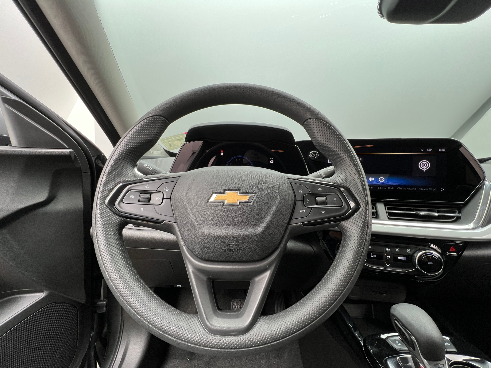 Thumbnail: 2025 Chevrolet Trax - 5