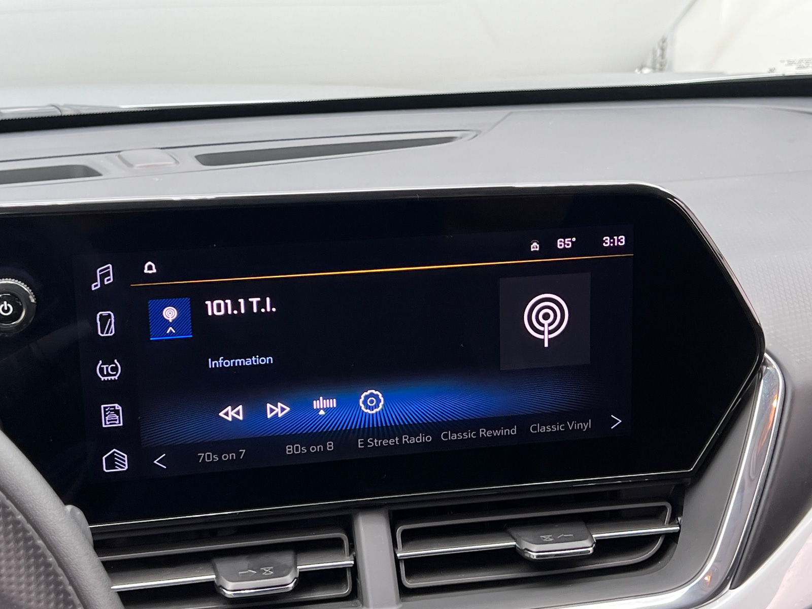 Thumbnail: 2025 Chevrolet Trax - 4