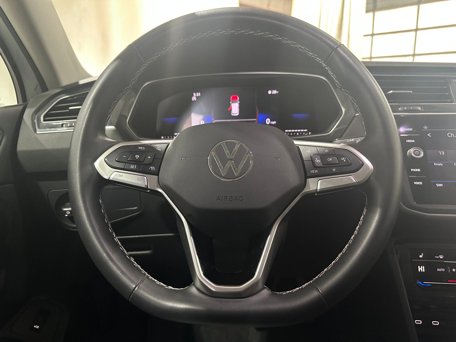 Thumbnail: 2024 Volkswagen Tiguan - 4