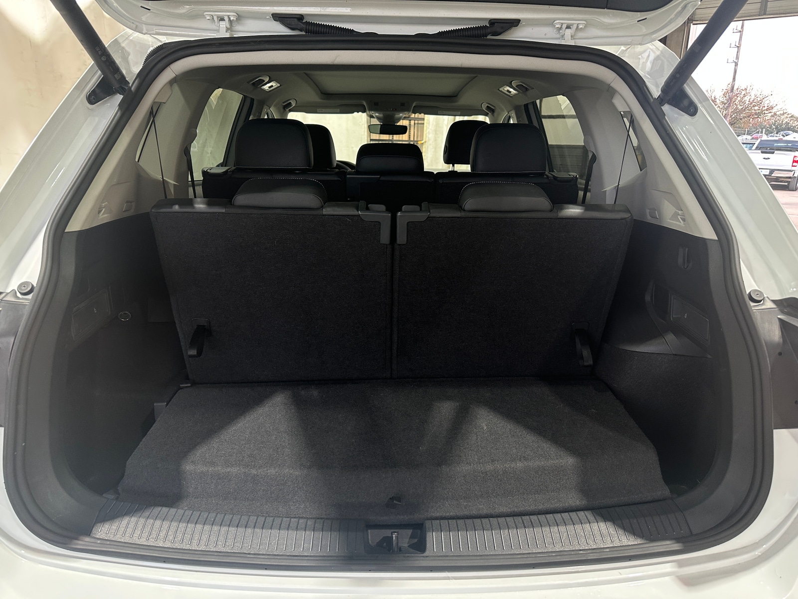 Thumbnail: 2024 Volkswagen Tiguan - 6