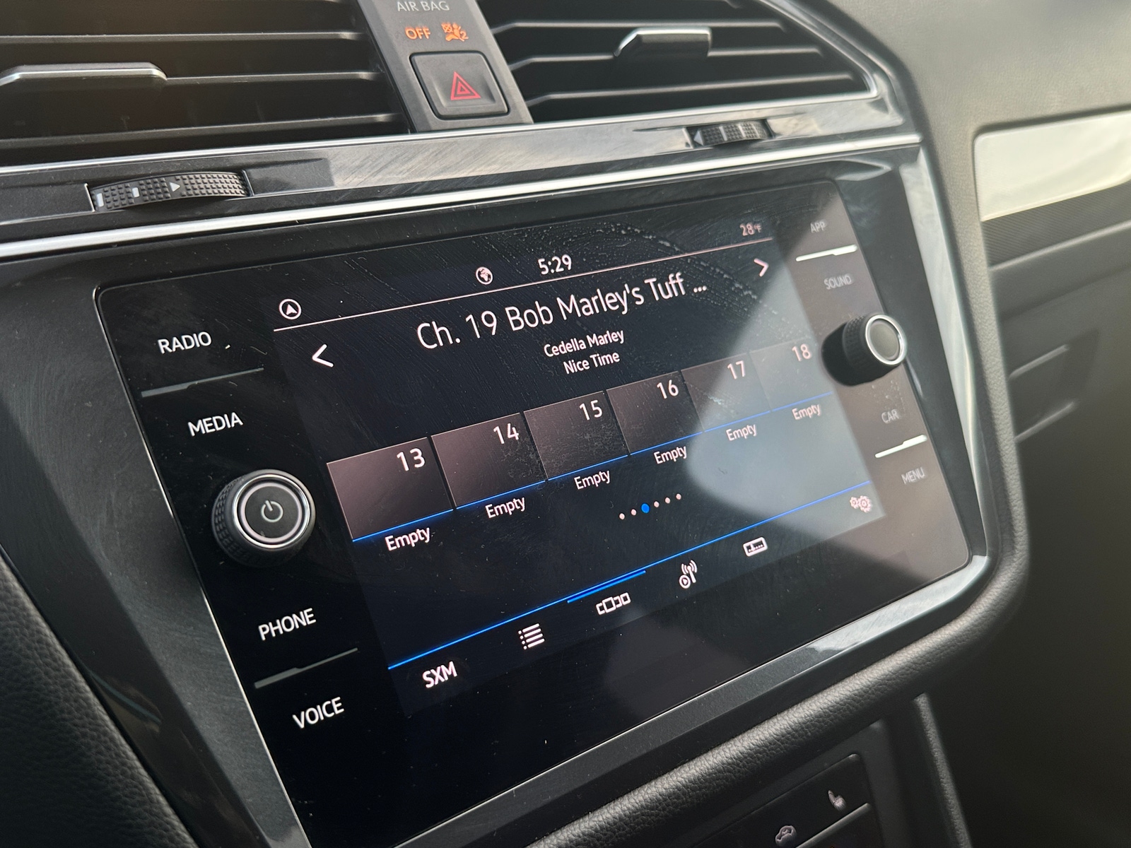 Thumbnail: 2024 Volkswagen Tiguan - 3