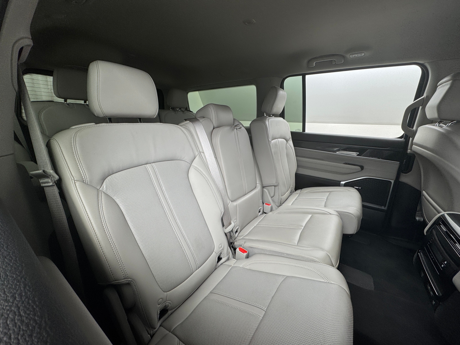 Thumbnail: 2022 Jeep Wagoneer - 5