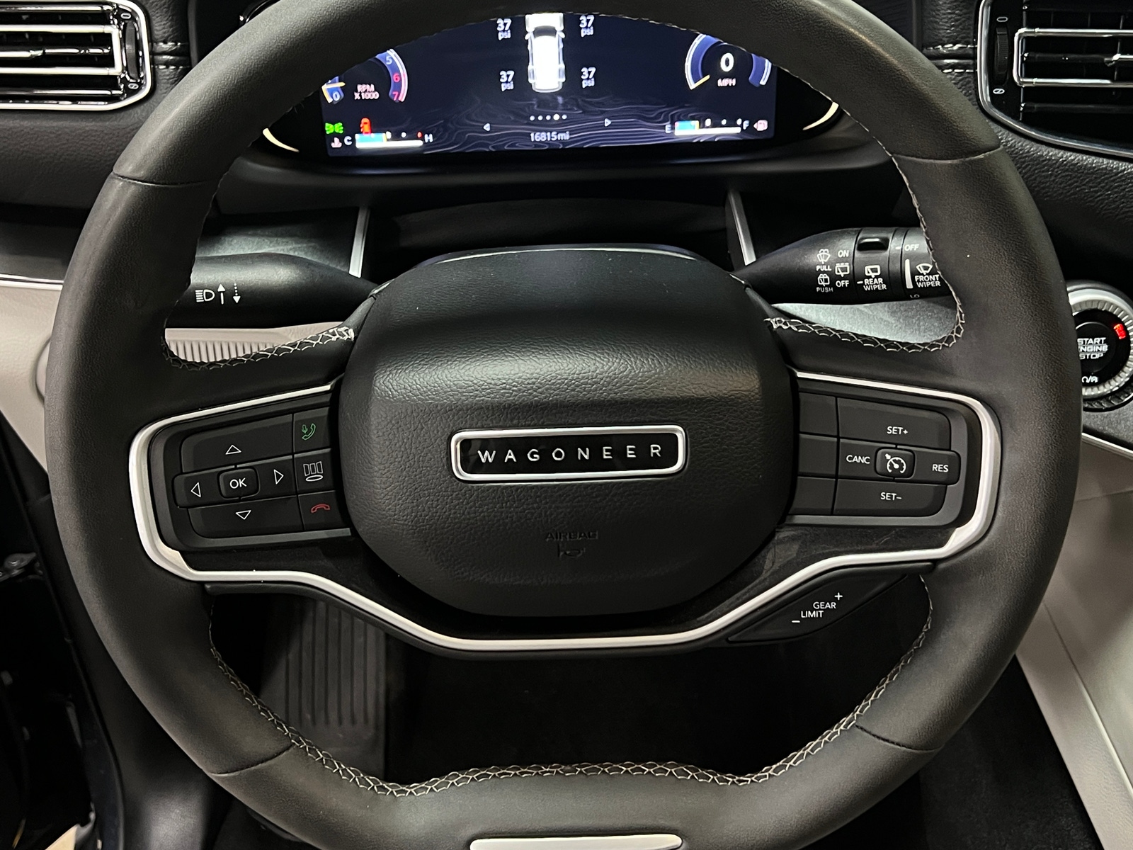 Thumbnail: 2022 Jeep Wagoneer - 4