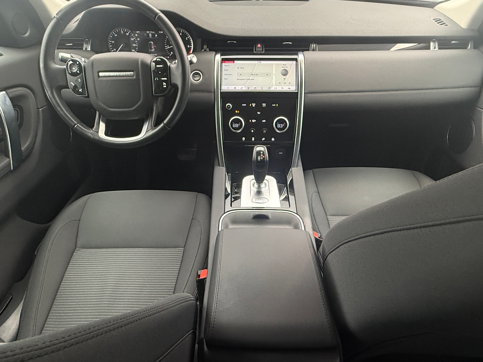 Thumbnail: 2020 Land Rover Discovery Sport - 3