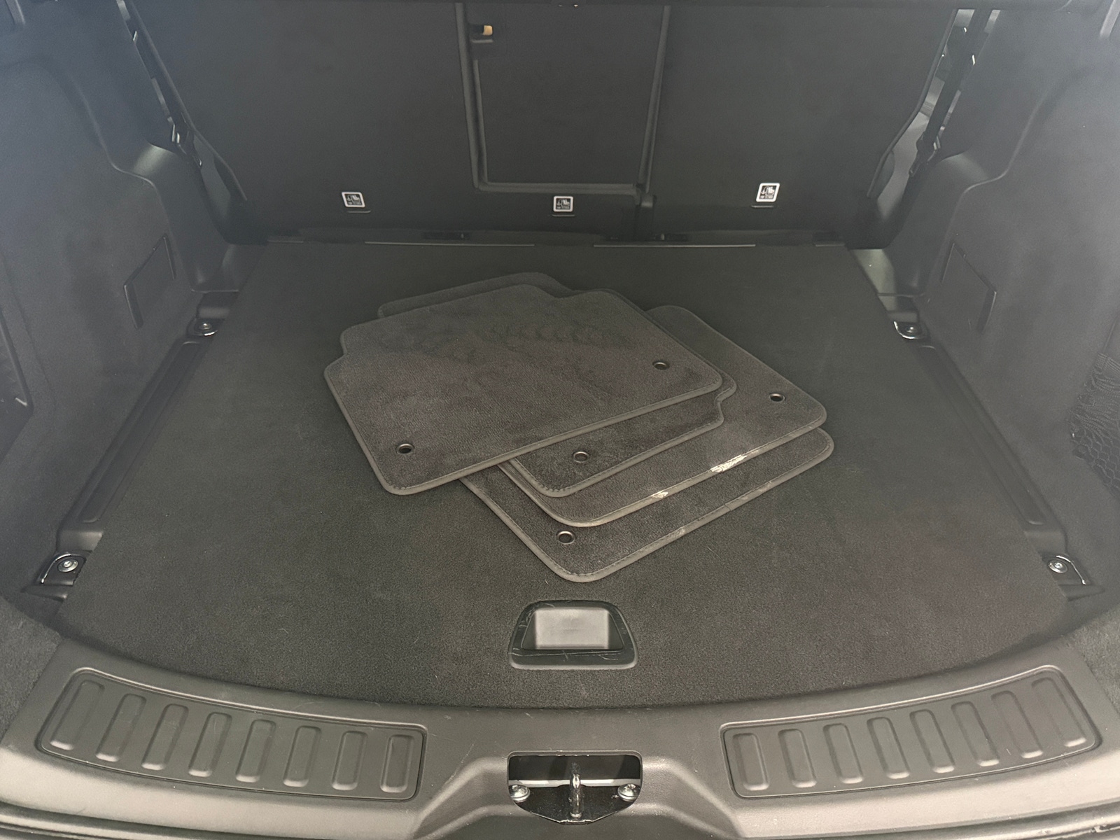 Thumbnail: 2020 Land Rover Discovery Sport - 7