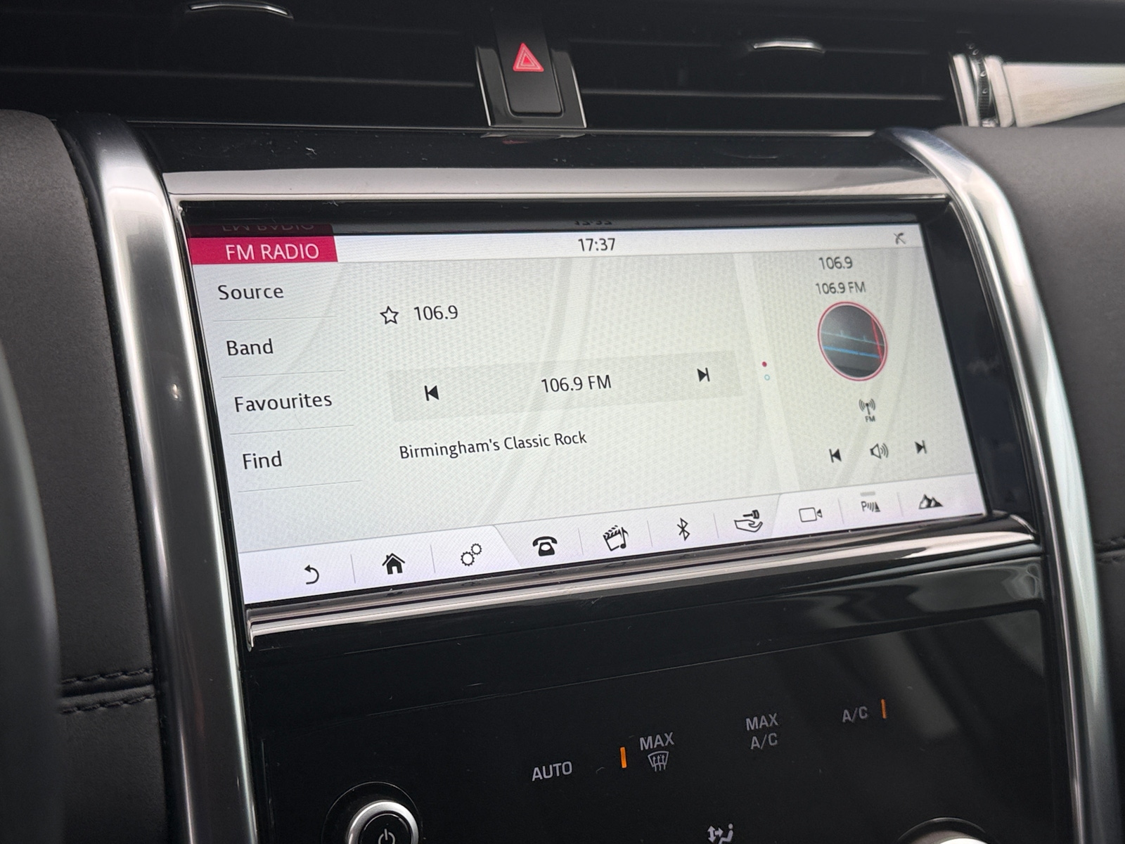 Thumbnail: 2020 Land Rover Discovery Sport - 4