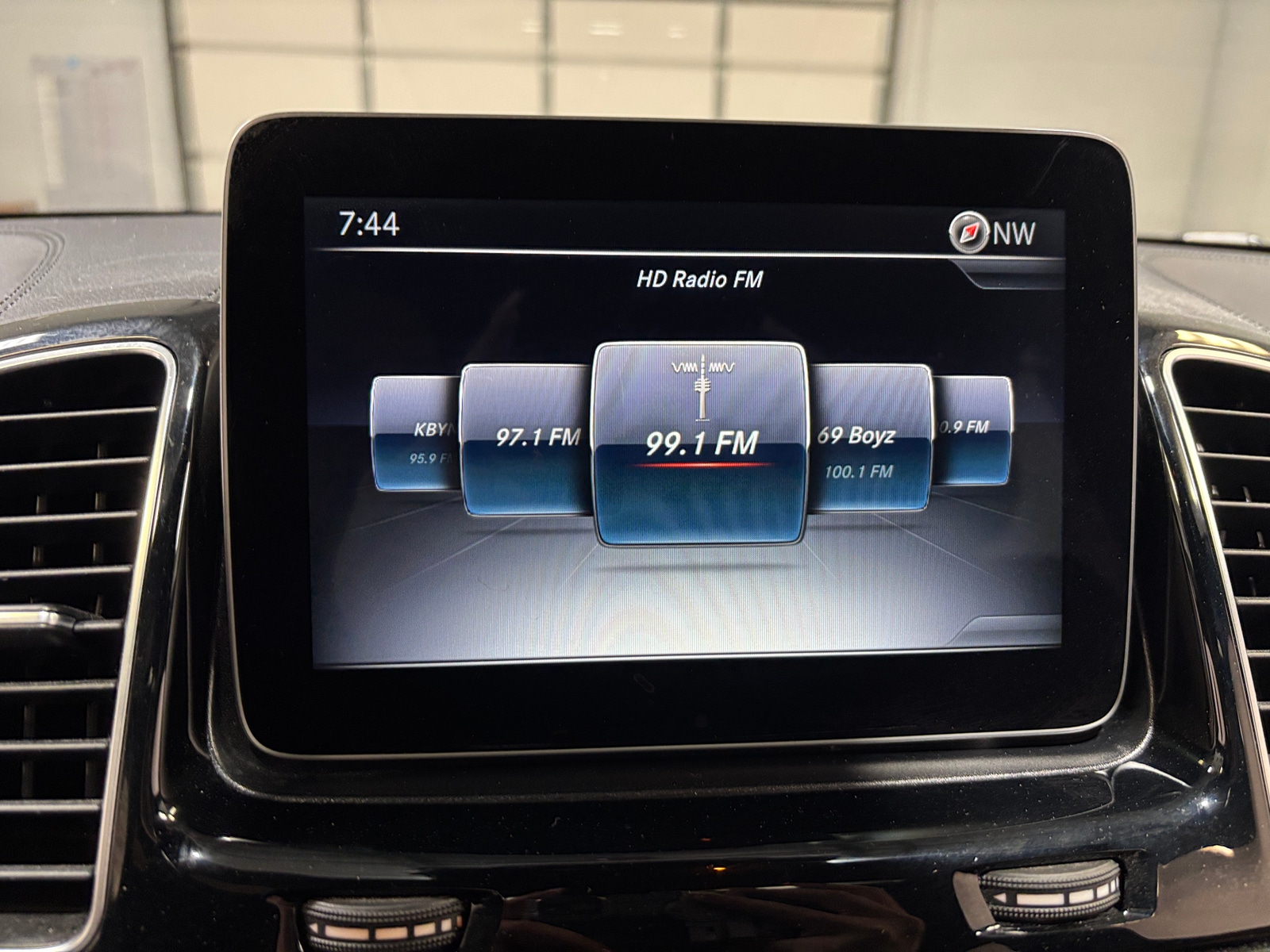 Thumbnail: 2017 Mercedes-Benz GLS - 3