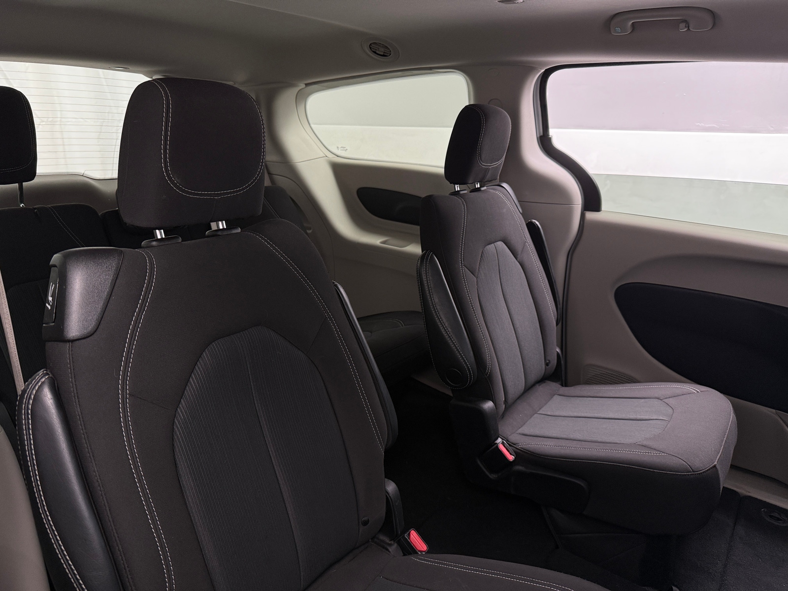 Thumbnail: 2023 Chrysler Voyager - 6