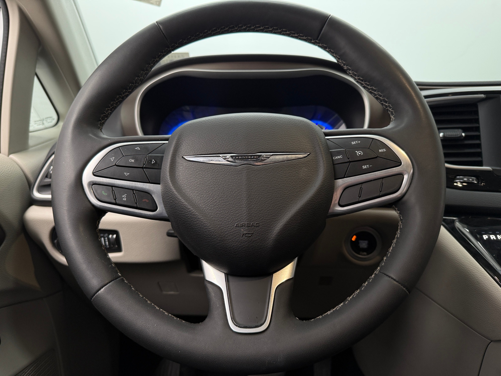 Thumbnail: 2023 Chrysler Voyager - 5