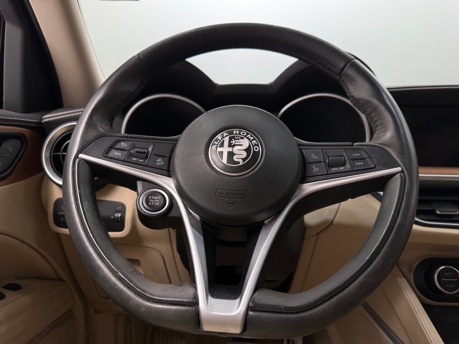 Thumbnail: 2019 Alfa Romeo Stelvio - 4