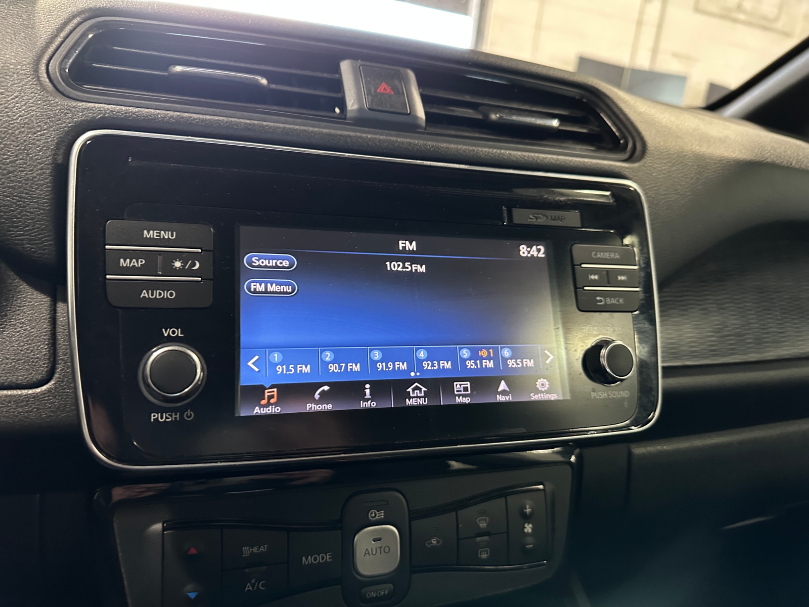 Thumbnail: 2018 Nissan Leaf - 4