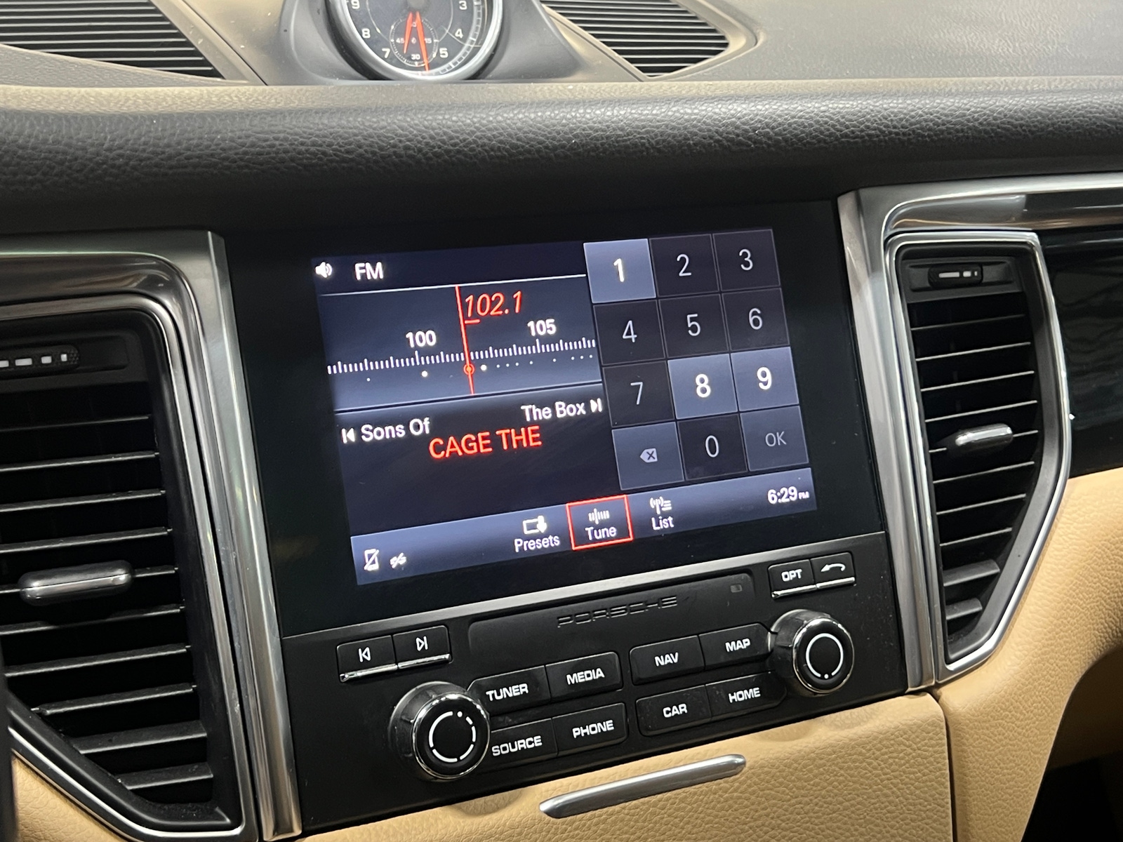 Thumbnail: 2017 Porsche Macan - 3