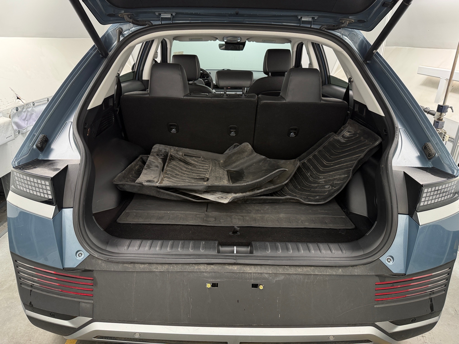 Thumbnail: 2023 Hyundai Ioniq 5 - 6