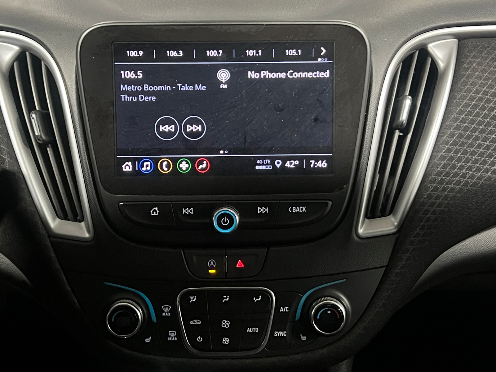 Thumbnail: 2024 Chevrolet Malibu - 4