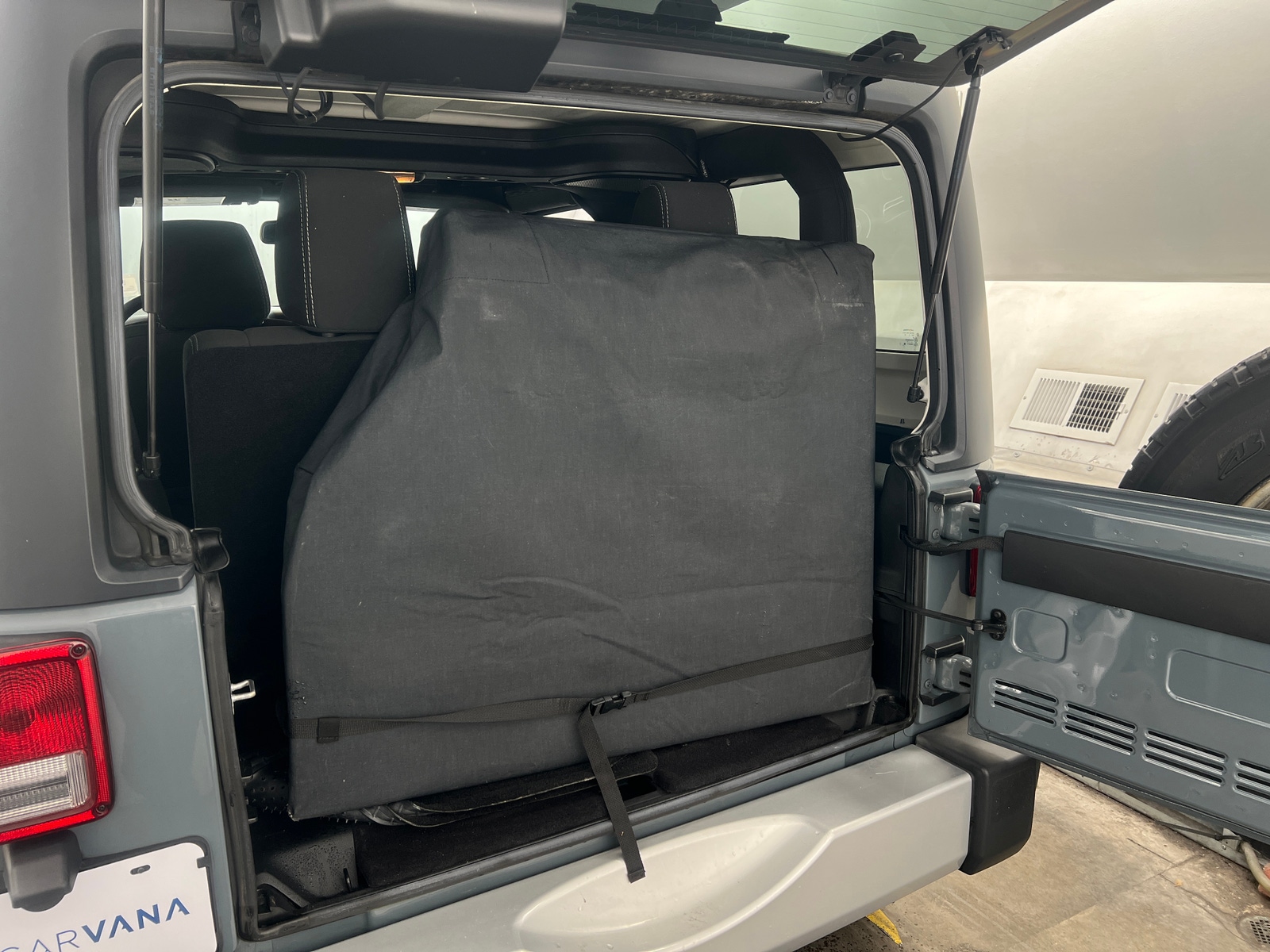 Thumbnail: 2015 Jeep Wrangler - 7