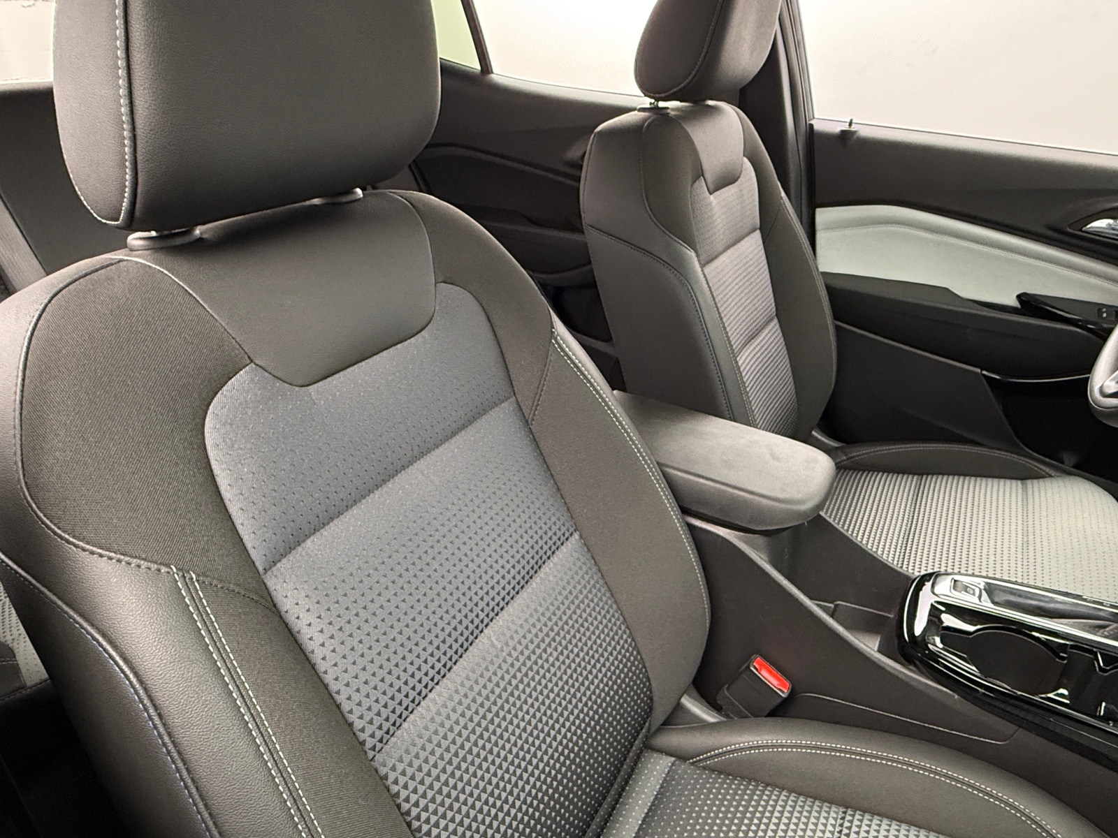 Thumbnail: 2025 Chevrolet Trax - 2