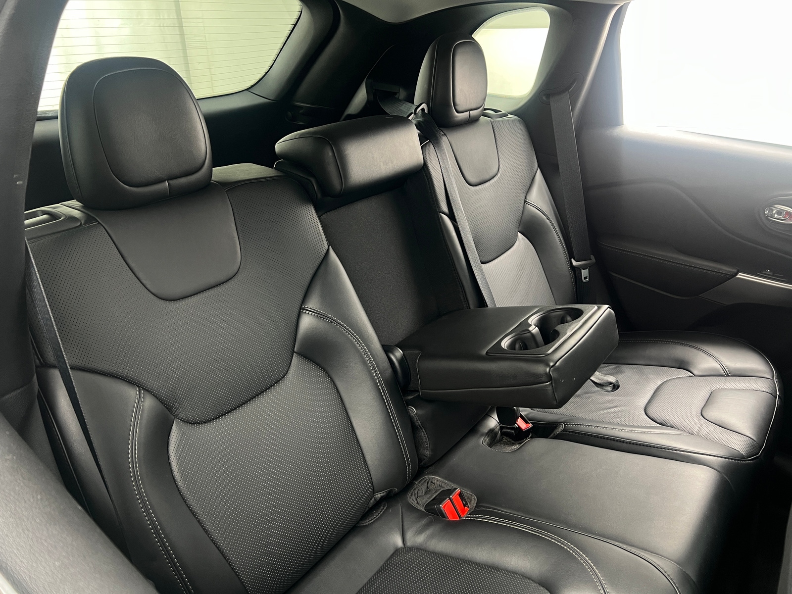 Thumbnail: 2020 Jeep Cherokee - 5