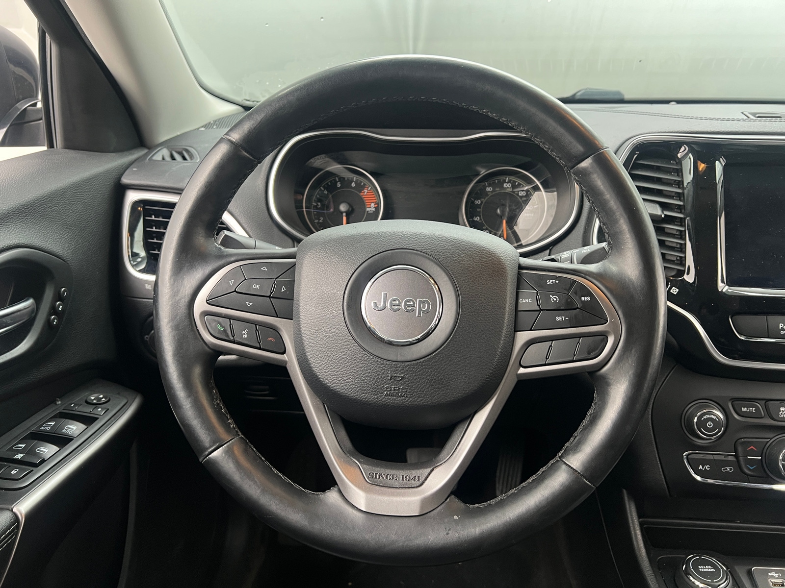 Thumbnail: 2020 Jeep Cherokee - 4