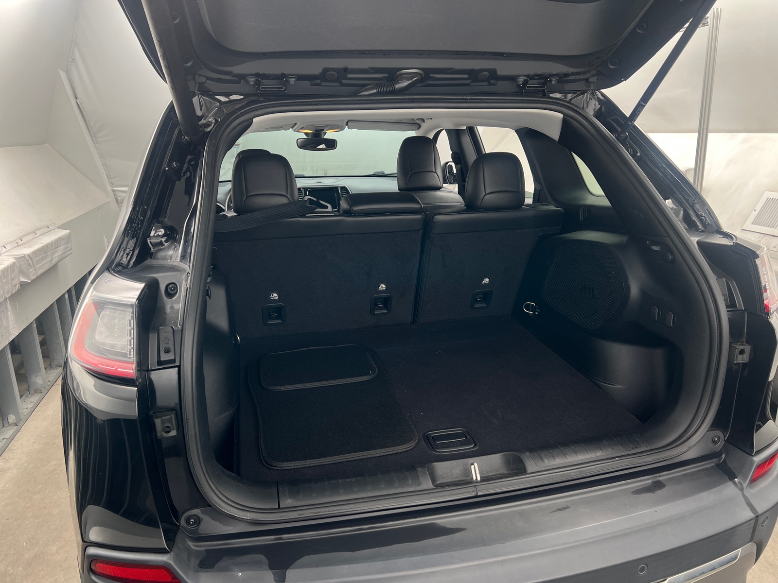 Thumbnail: 2020 Jeep Cherokee - 6