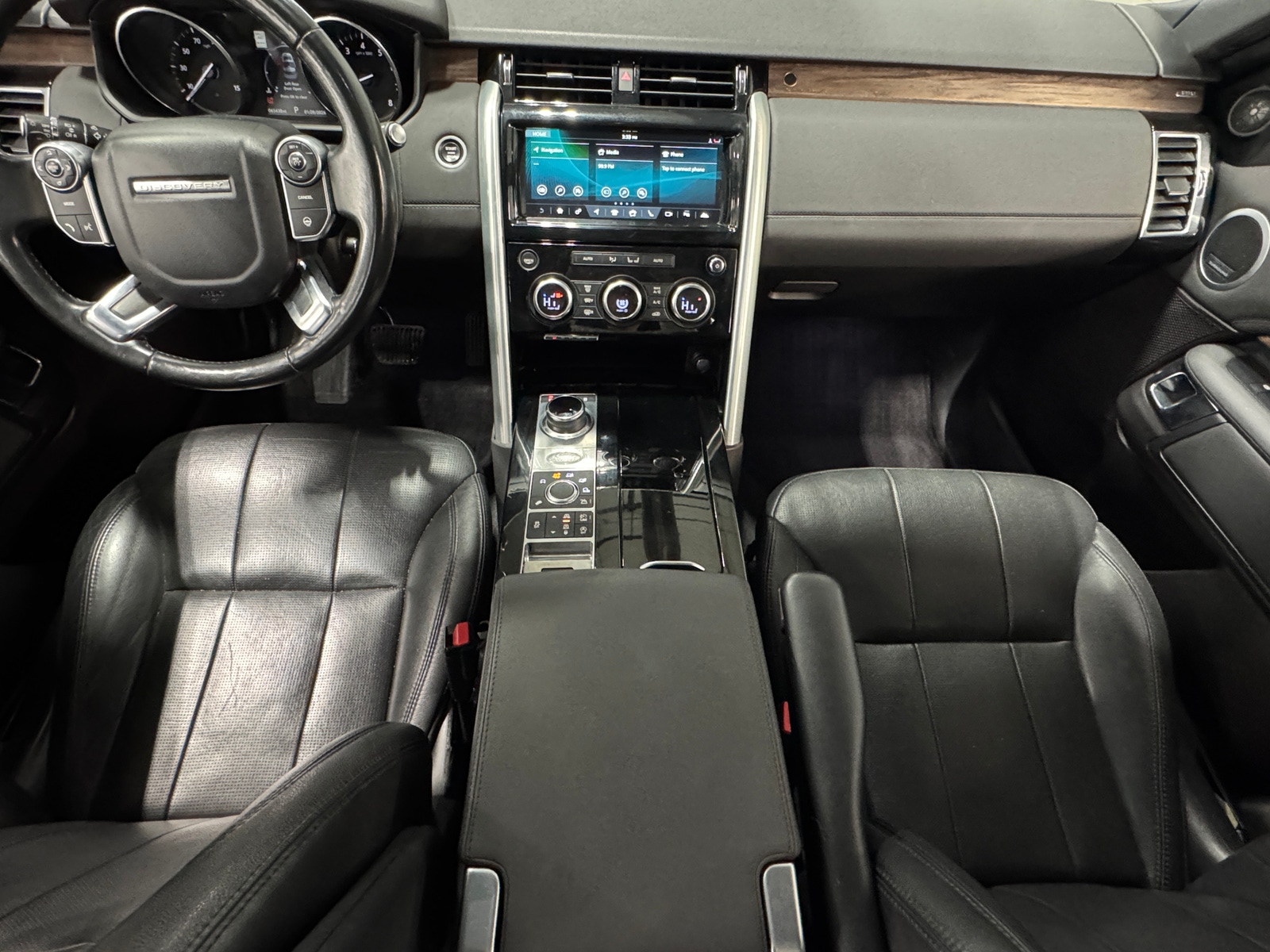 Thumbnail: 2017 Land Rover Discovery - 2