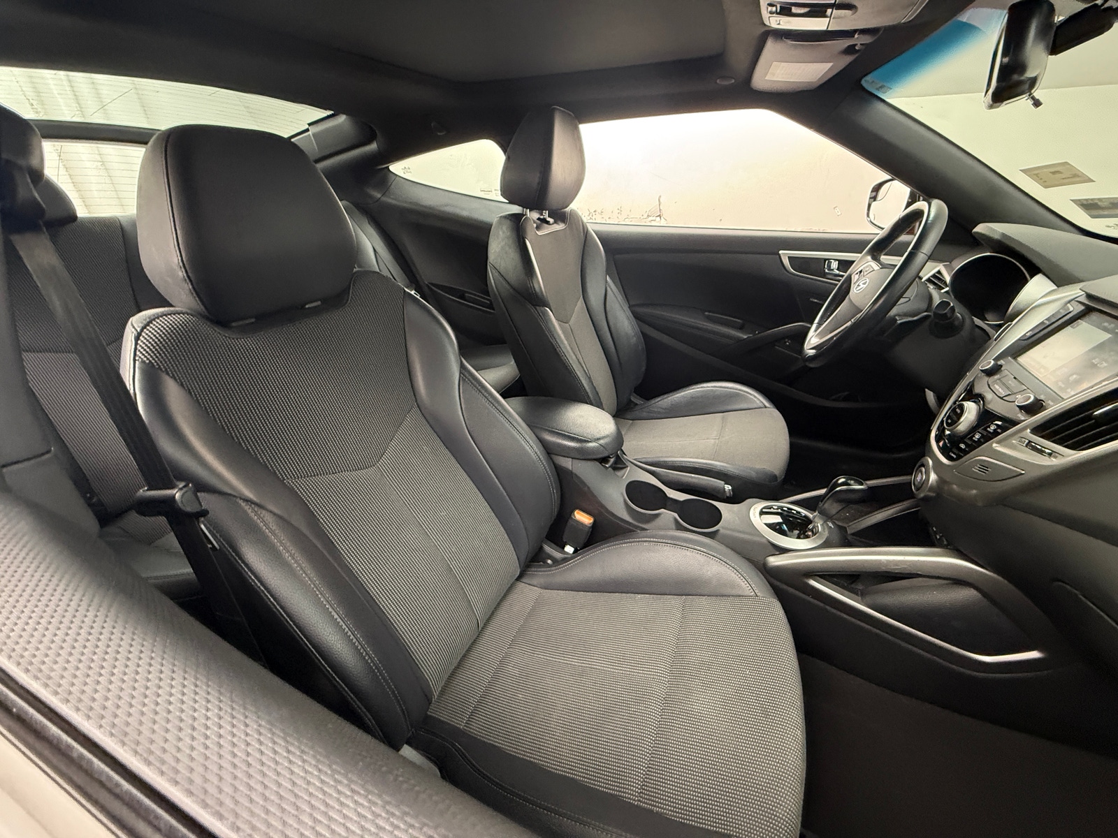 Thumbnail: 2016 Hyundai Veloster - 2