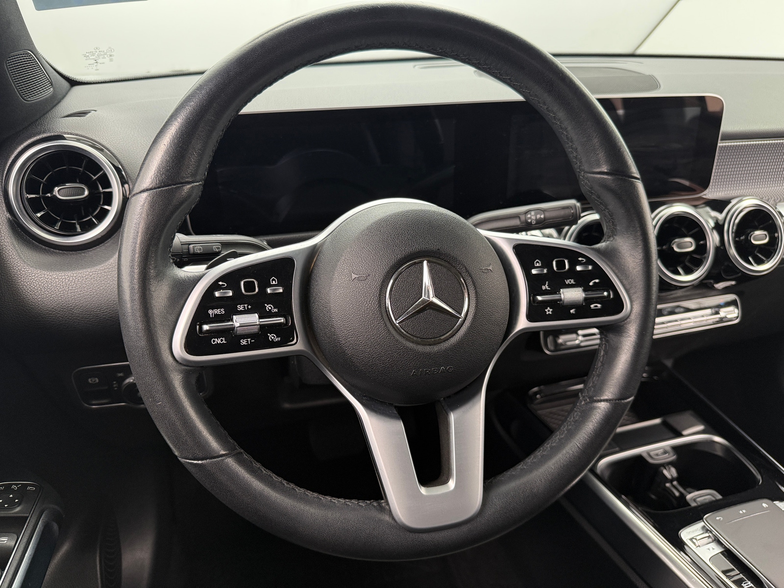 Thumbnail: 2020 Mercedes-Benz GLB - 4