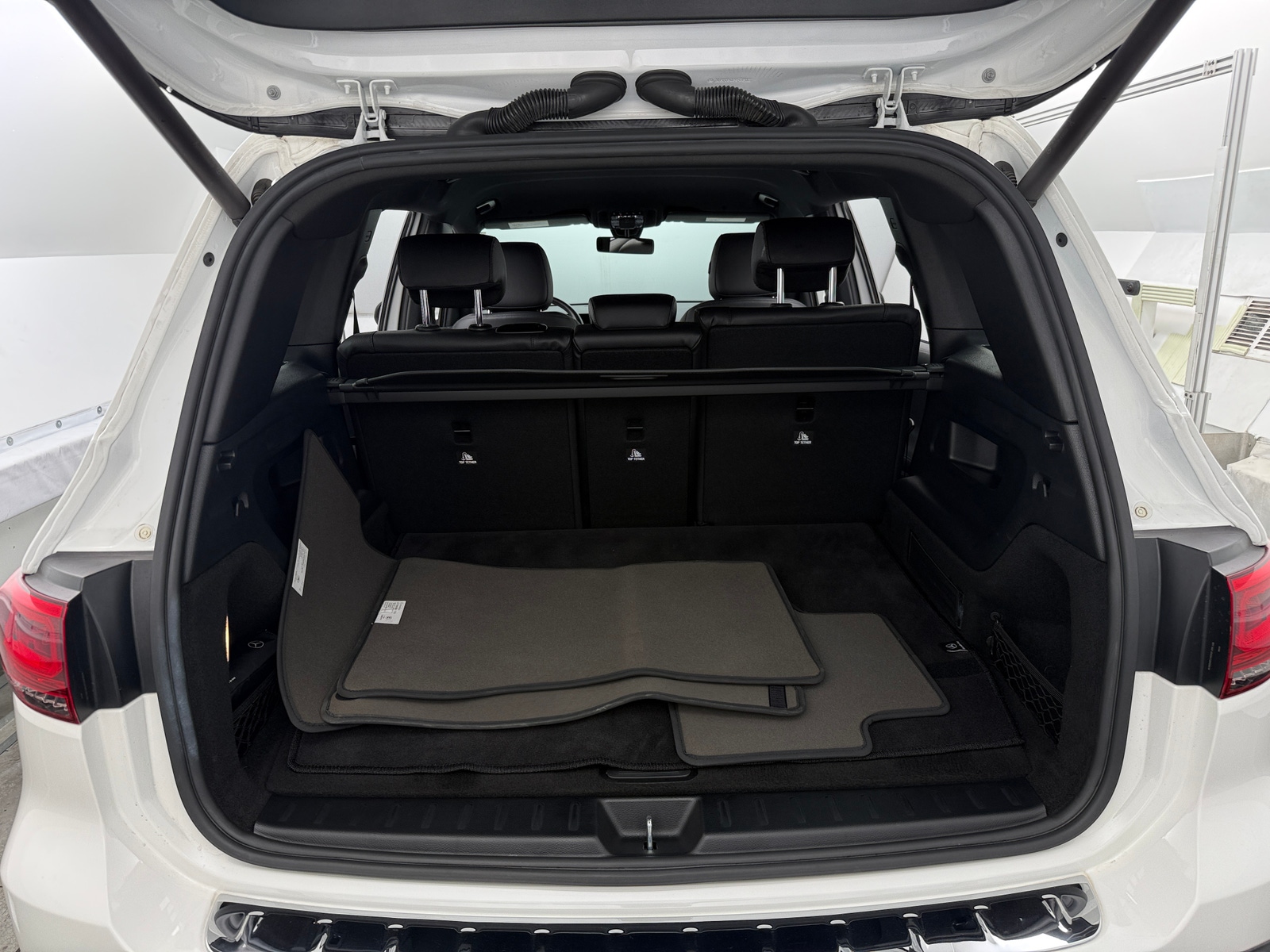 Thumbnail: 2020 Mercedes-Benz GLB - 6