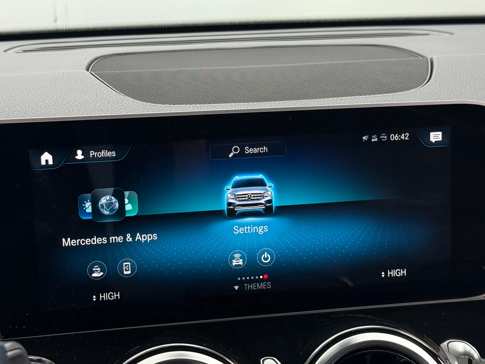 Thumbnail: 2020 Mercedes-Benz GLB - 3