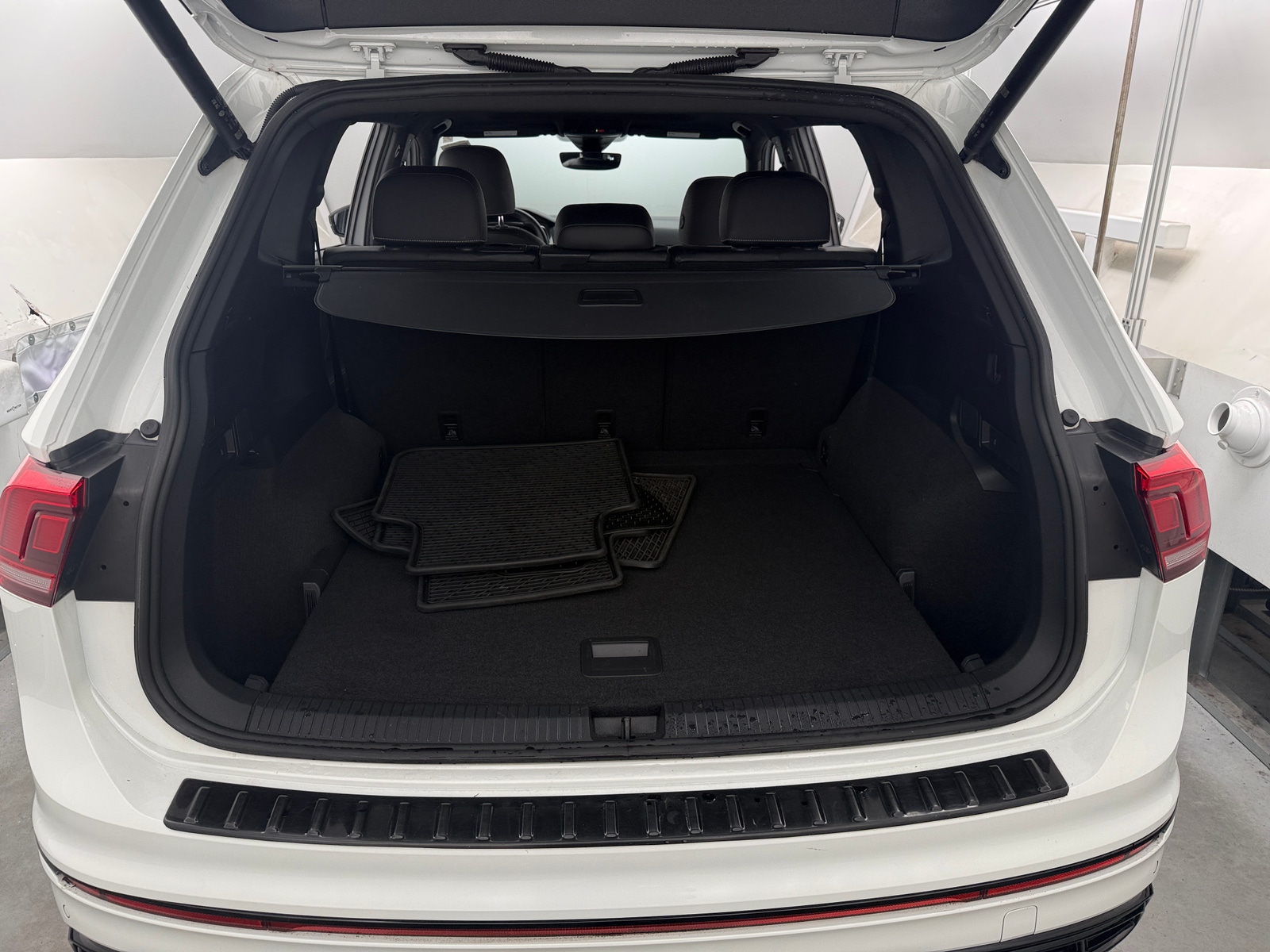 Thumbnail: 2022 Volkswagen Tiguan - 6