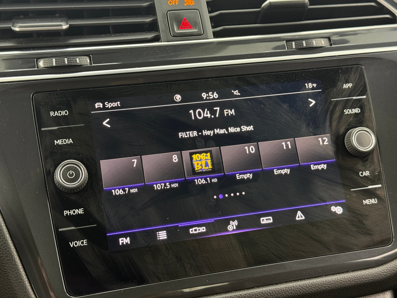 Thumbnail: 2022 Volkswagen Tiguan - 3