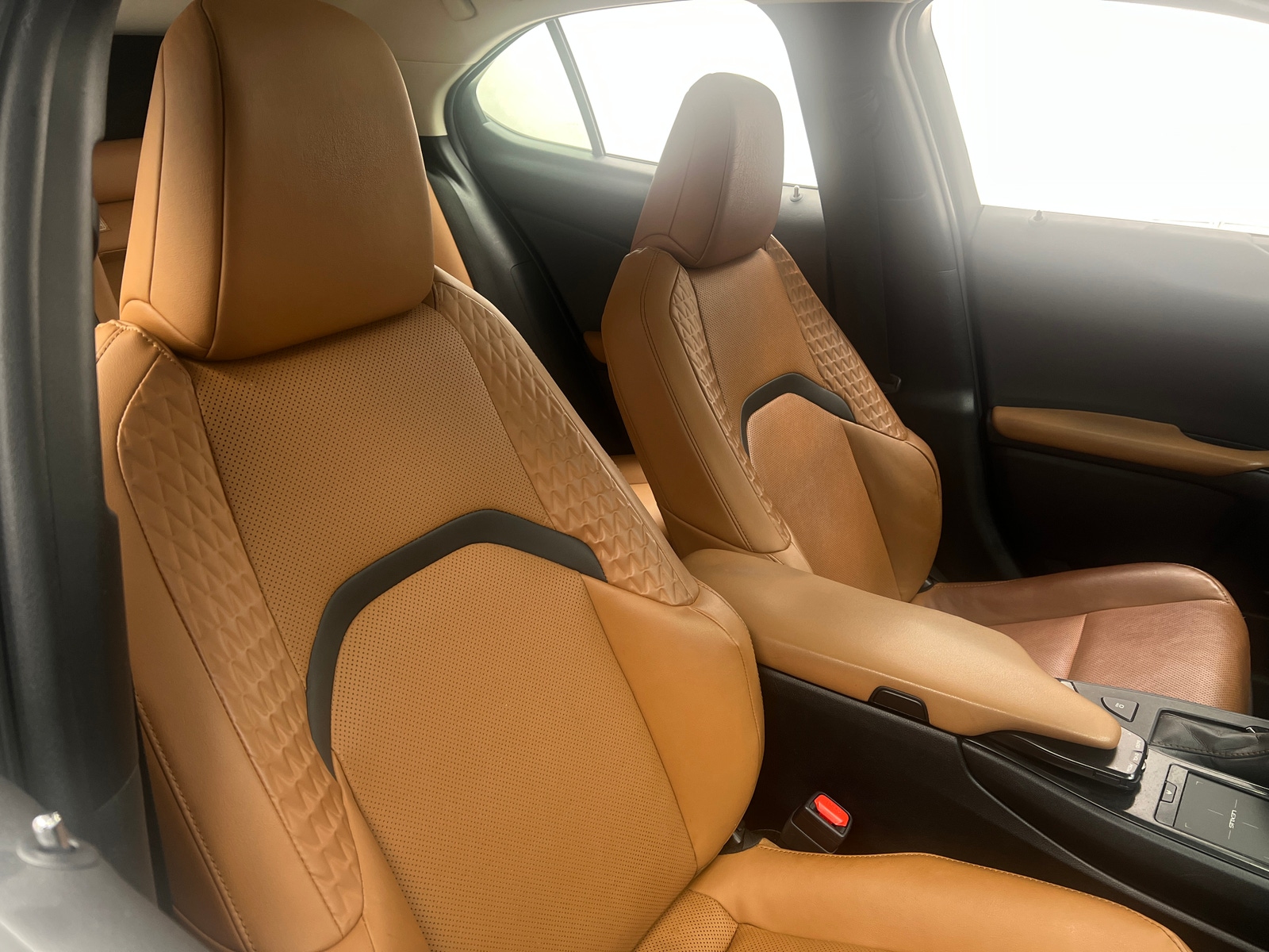 Thumbnail: 2021 Lexus UX - 2