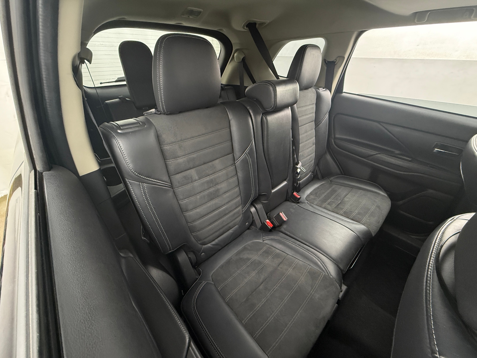 Thumbnail: 2020 Mitsubishi Outlander - 6