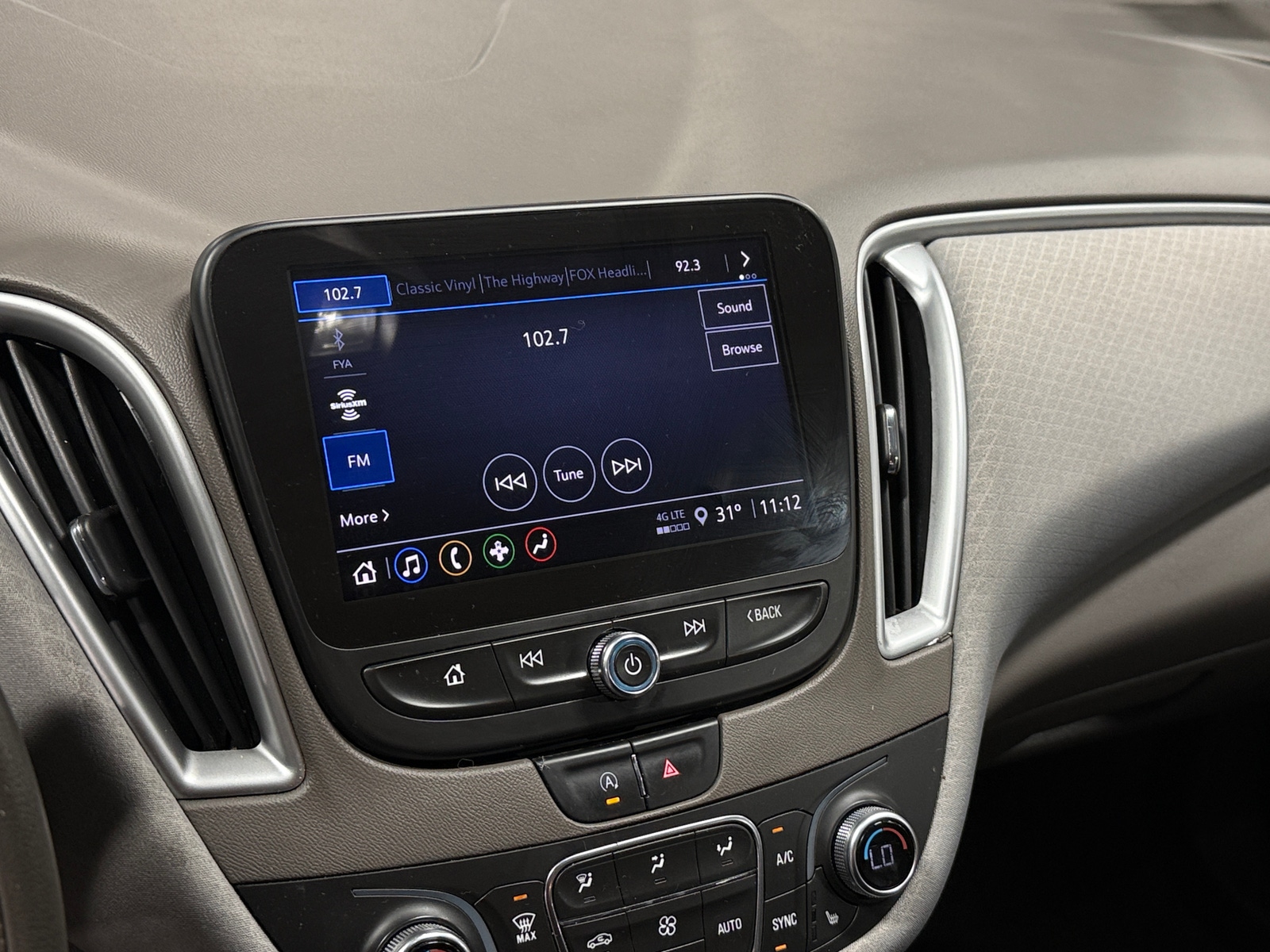 Thumbnail: 2022 Chevrolet Malibu - 4