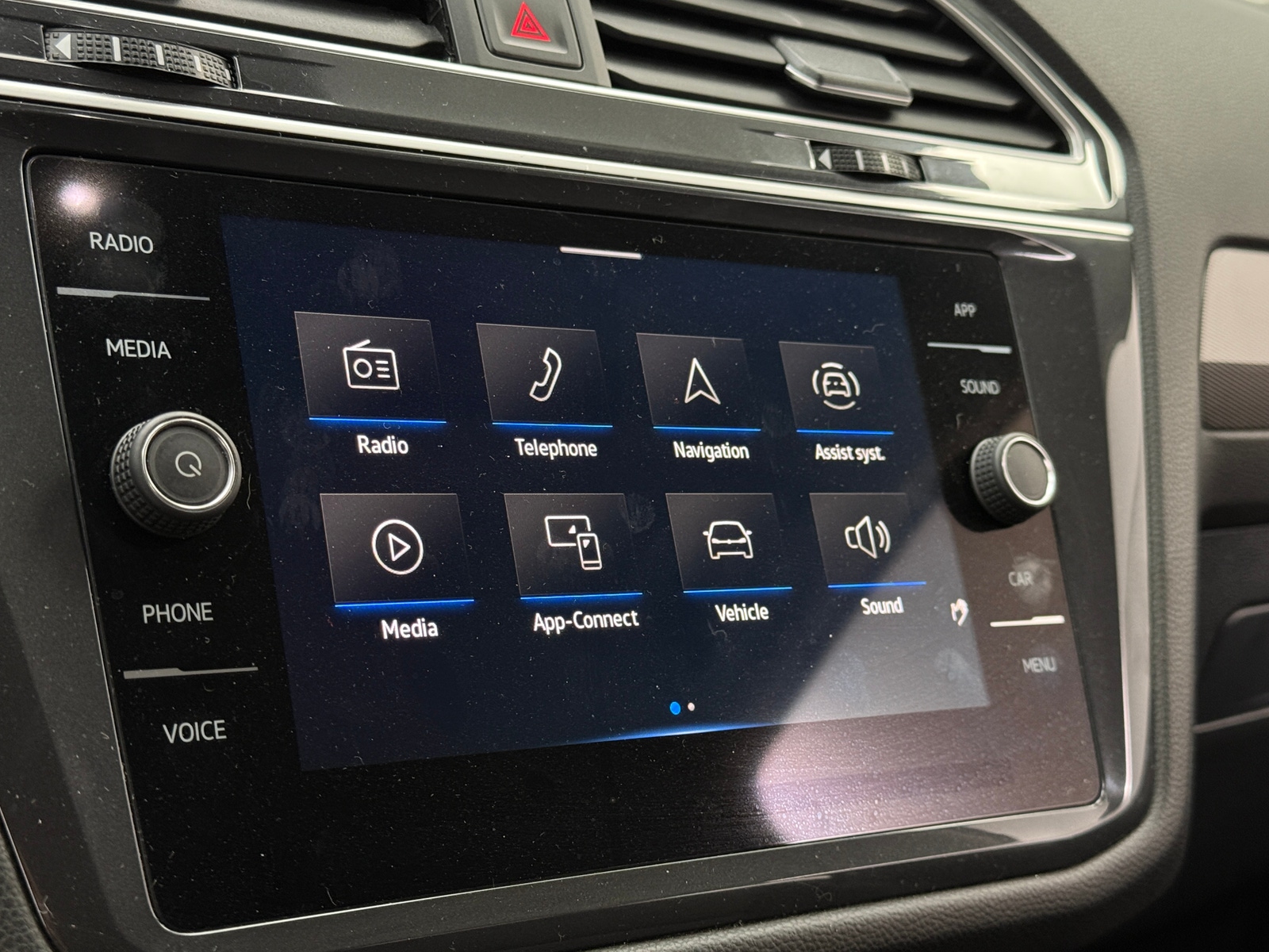 Thumbnail: 2024 Volkswagen Tiguan - 3