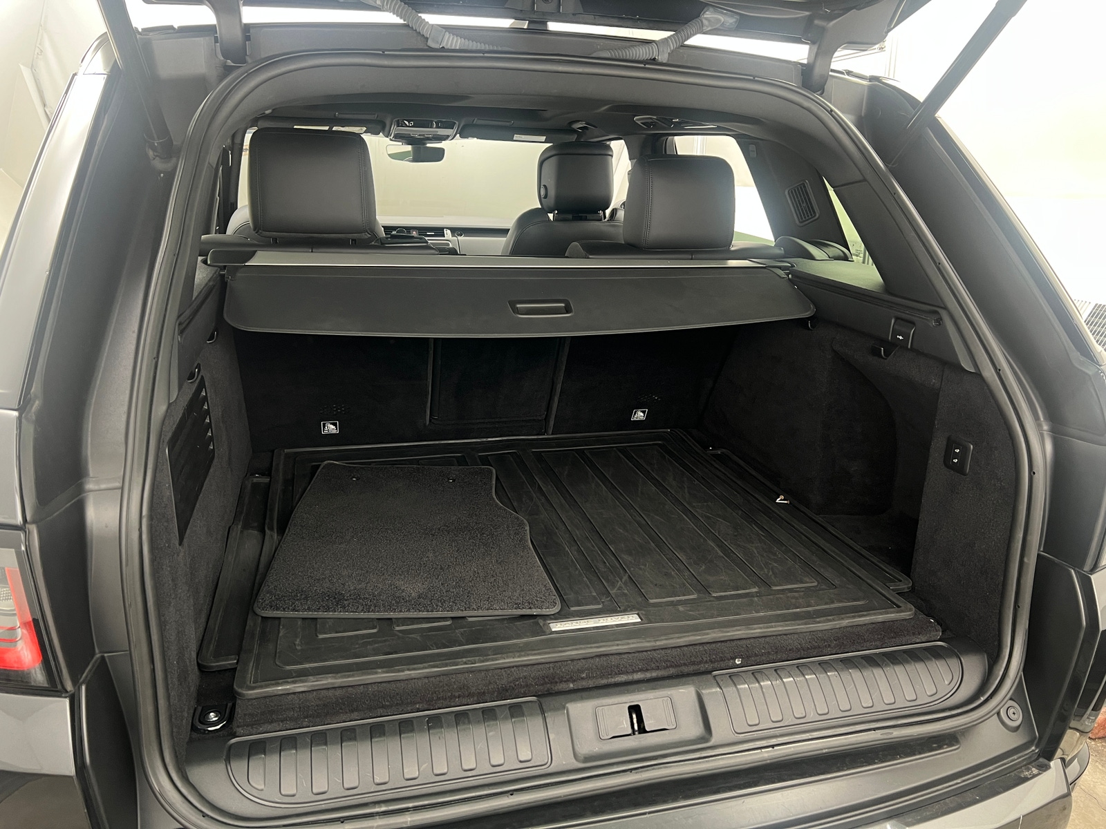 Thumbnail: 2020 Land Rover Range Rover Sport - 6