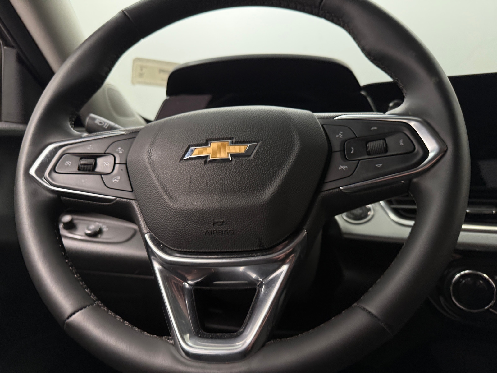 Thumbnail: 2025 Chevrolet Trax - 5