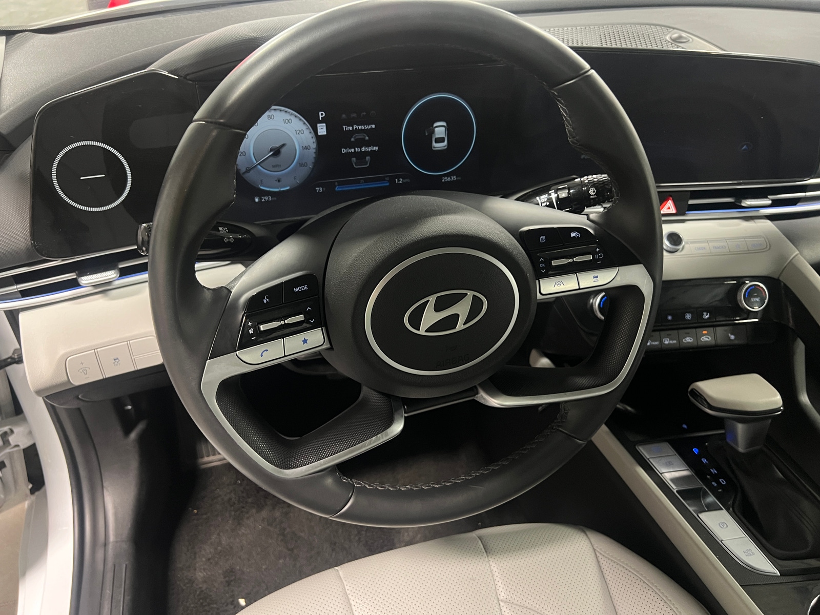 Thumbnail: 2025 Hyundai Elantra - 4