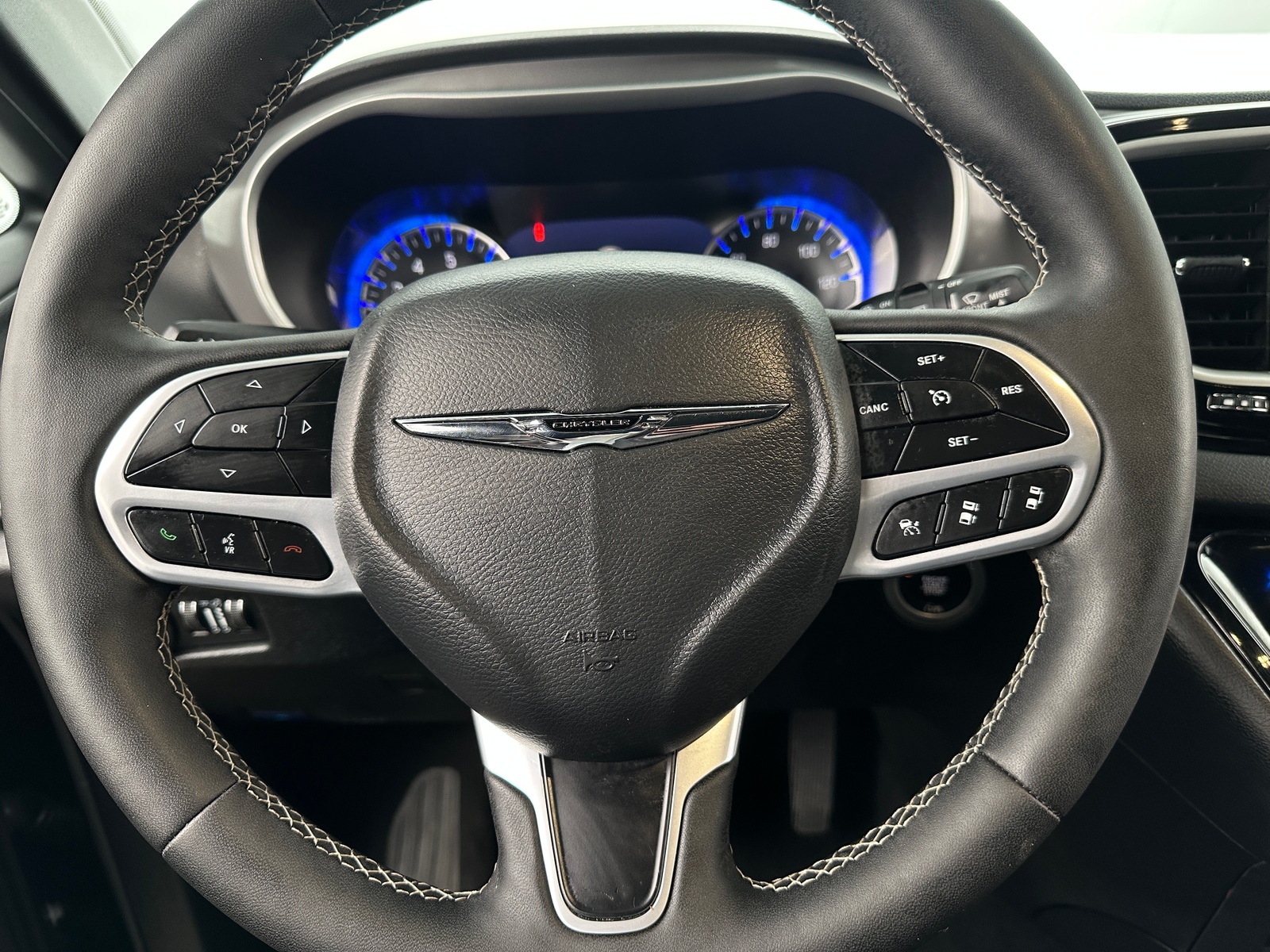 Thumbnail: 2025 Chrysler Pacifica - 4