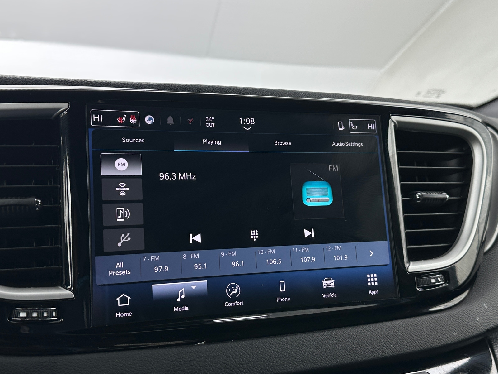 Thumbnail: 2025 Chrysler Pacifica - 3