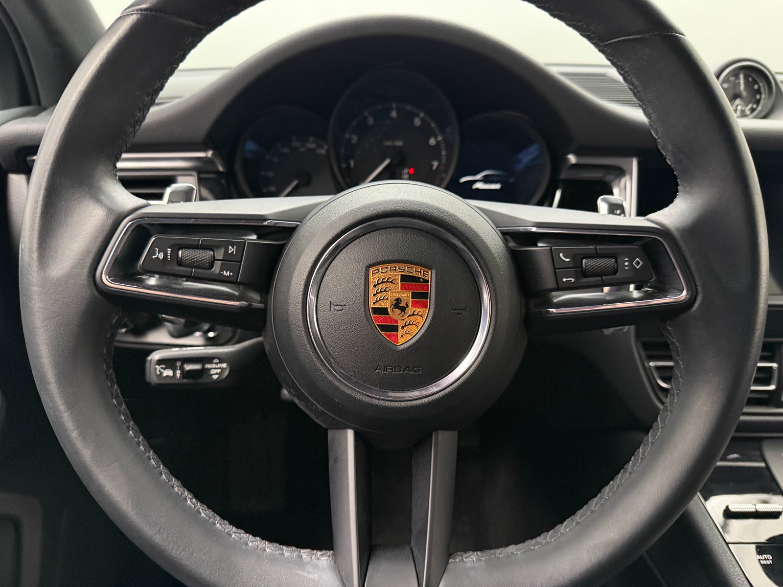 Thumbnail: 2023 Porsche Macan - 4