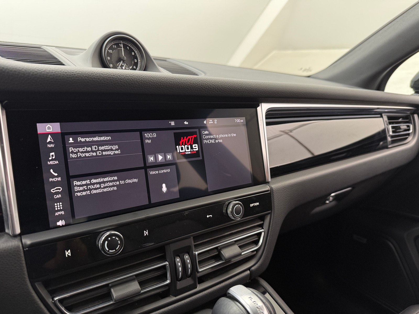 Thumbnail: 2023 Porsche Macan - 3